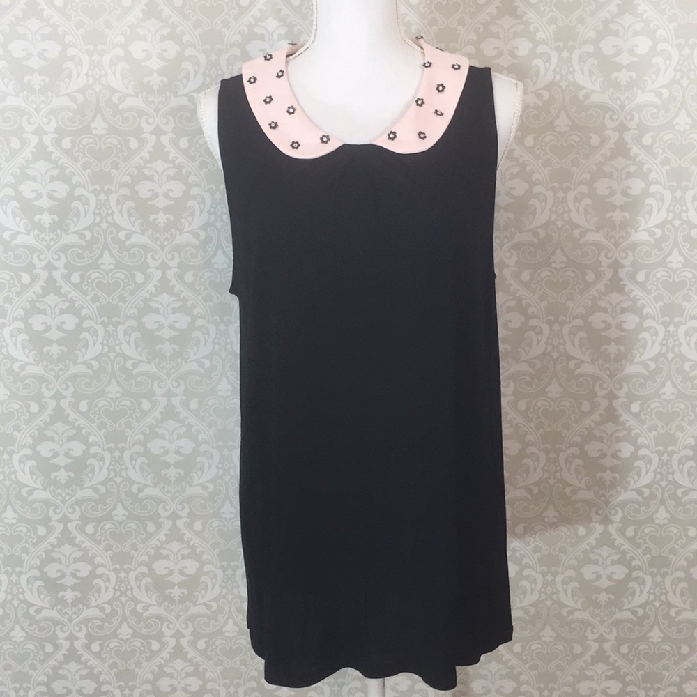 Elle Sleeveless Blk Top w/pink collar & flower dec